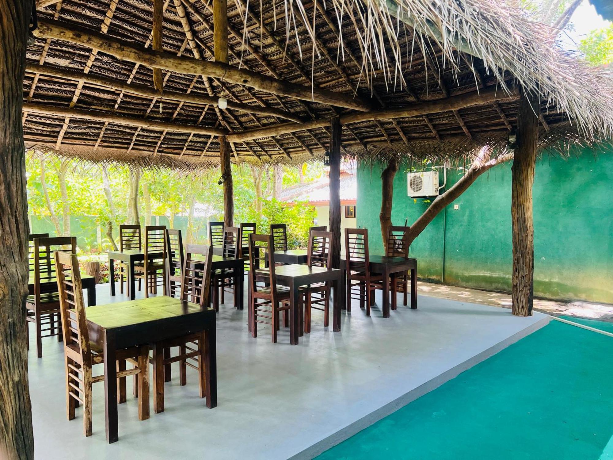 Kingfisher Resort & Retreat Sigiriya Esterno foto