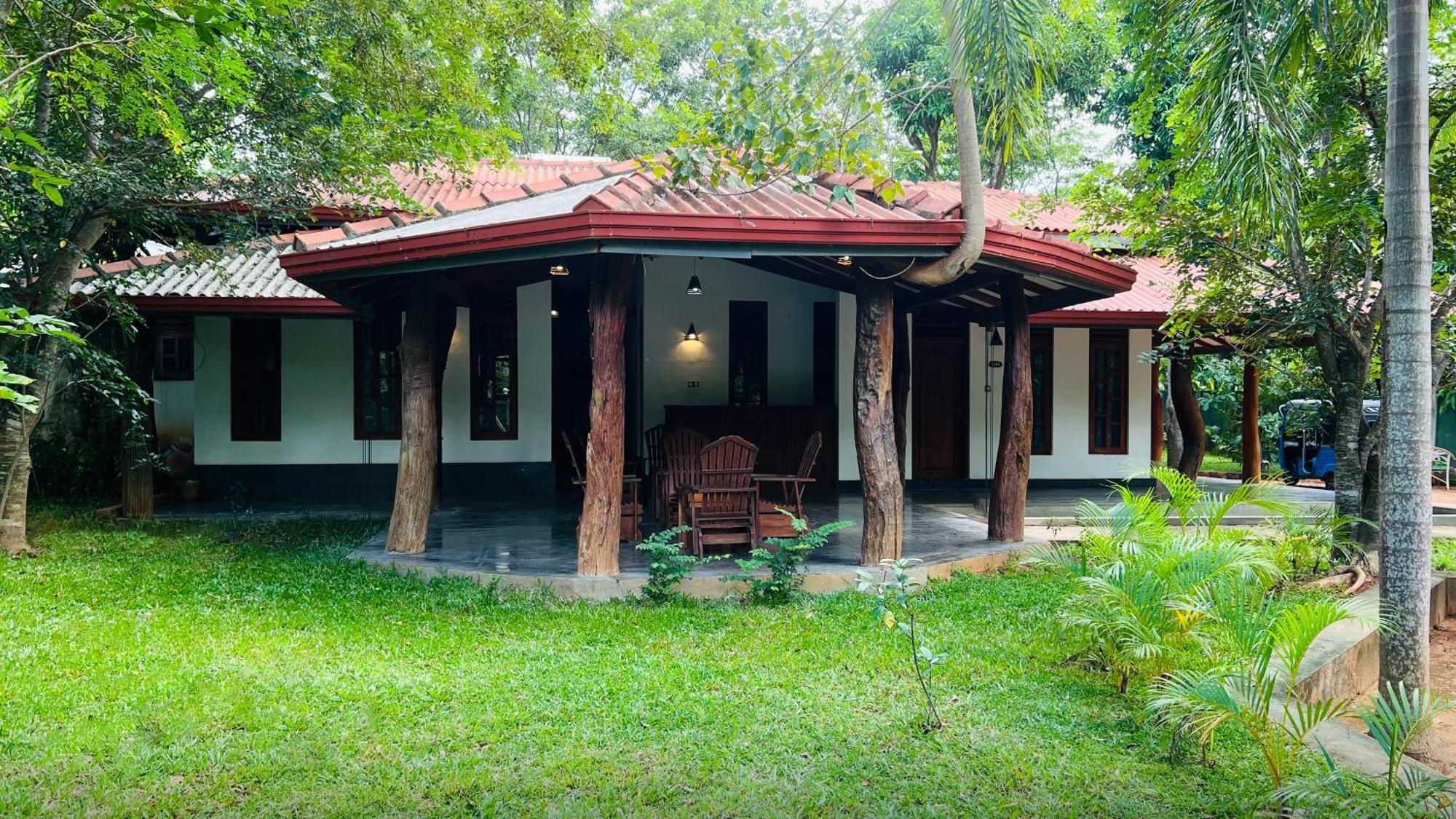 Kingfisher Resort & Retreat Sigiriya Esterno foto